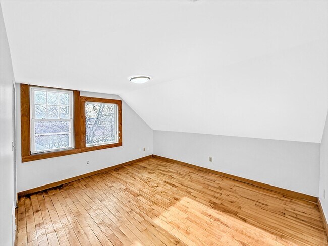 Building Photo - 17 Suffolk St