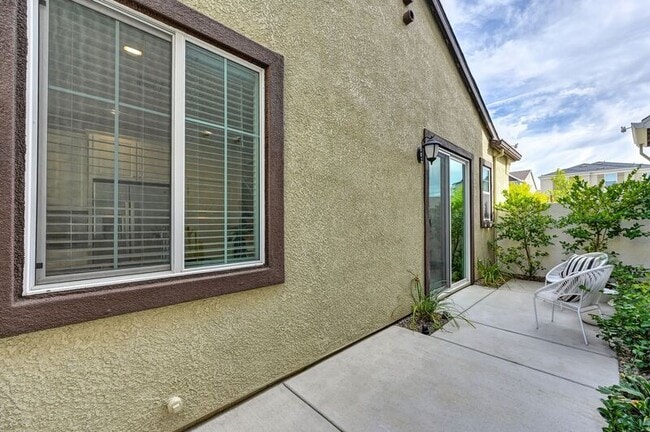 Building Photo - 1588 Parkside Way