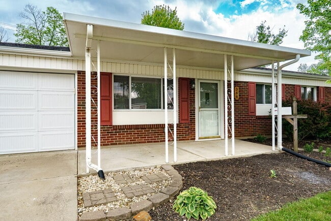 Building Photo - 366 Randy Dr