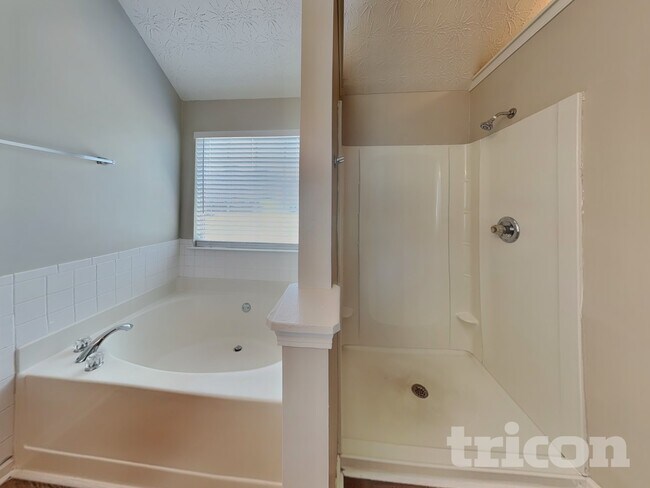 Building Photo - 1005 Ulster Ct