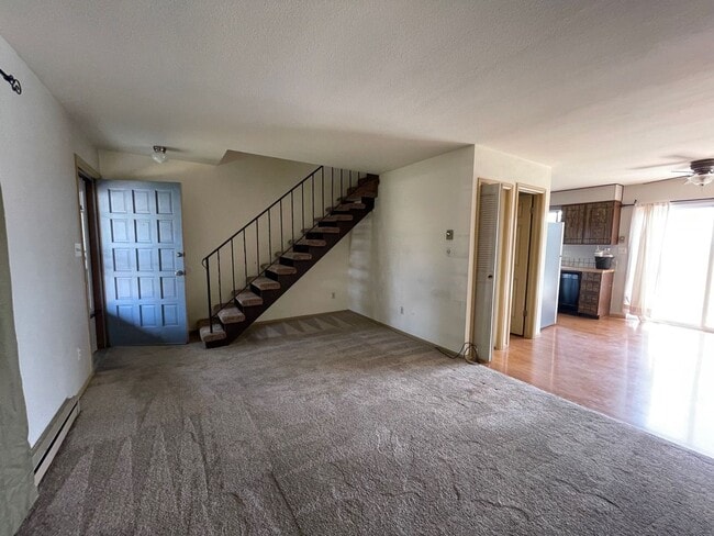 Building Photo - Nice 2 Story Townhome with Garage