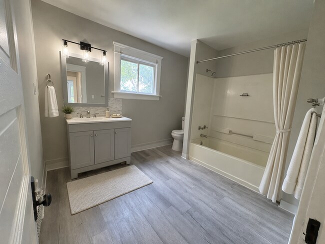 Building Photo - Large 5-Bedroom Akron Rental with Formal Dining Room and Full Basement