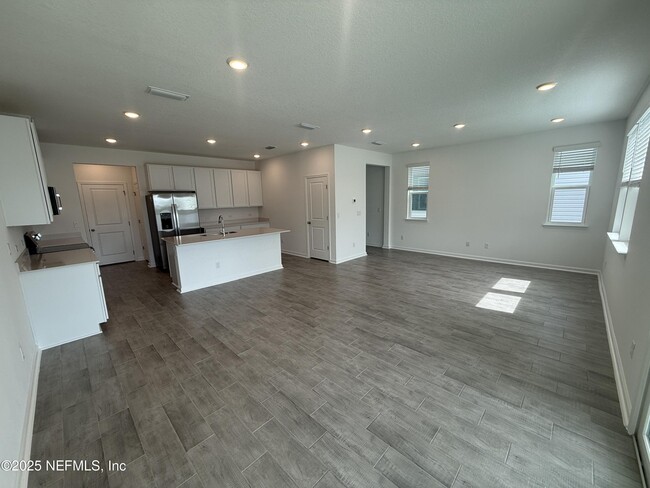 Building Photo - 6850 Rhapsody Rd