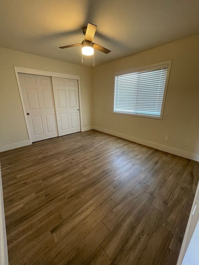 Building Photo - Modern and Move In Ready