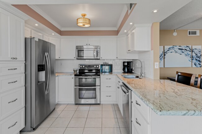 Building Photo - 6295 Bahia Del Mar Cir