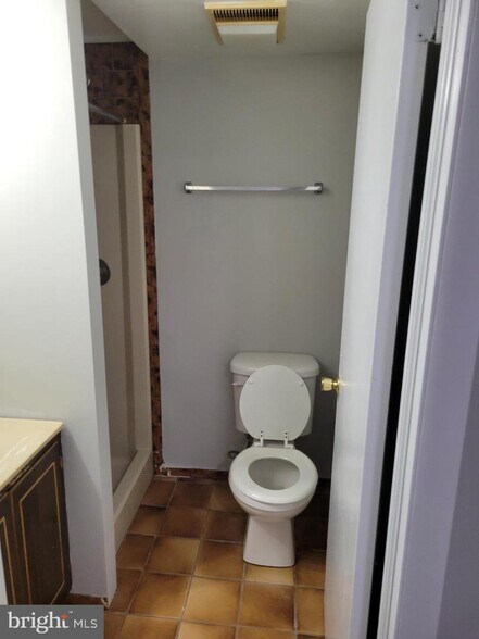 Building Photo - 630 Kingston Rd