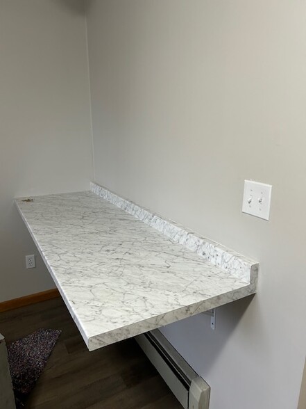 Building Photo - 6050 OH-14