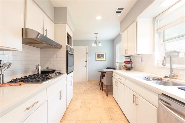 Building Photo - 9405 Pinewood Dr