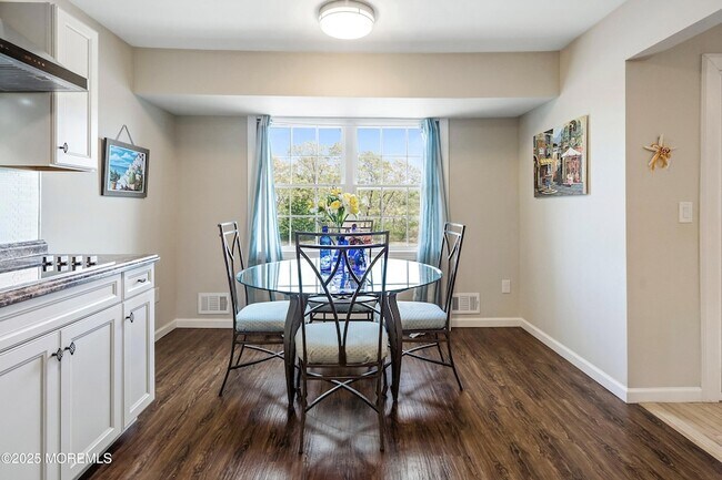 Building Photo - 98 Beachway Ave