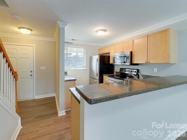 Building Photo - 1224 Green Oaks Ln