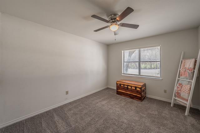 Building Photo - 302 W Hale Ave