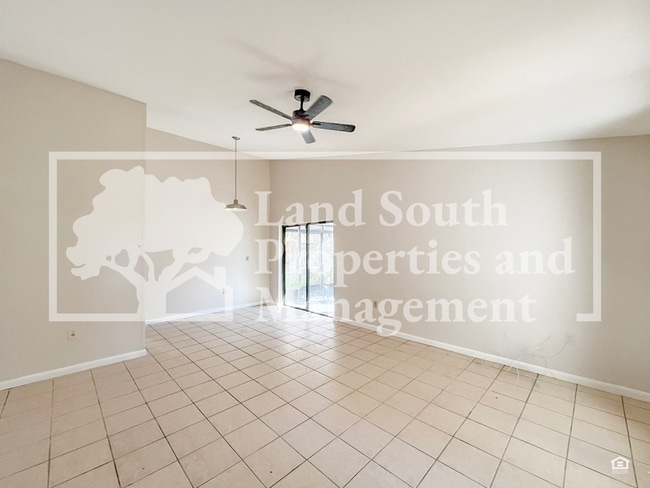 Building Photo - 250 Village View Ln