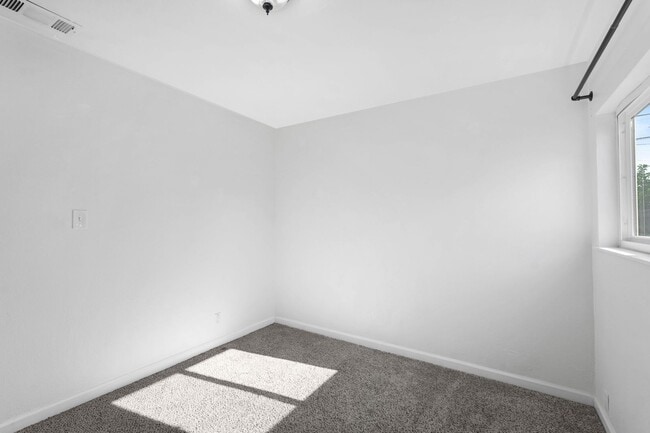 Building Photo - Beautiful Vacaville Home Near Parks, Schools & Shopping