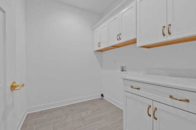 Building Photo - FOR LEASE - NEW BUILD TOWNHOME LOCATED IN ...