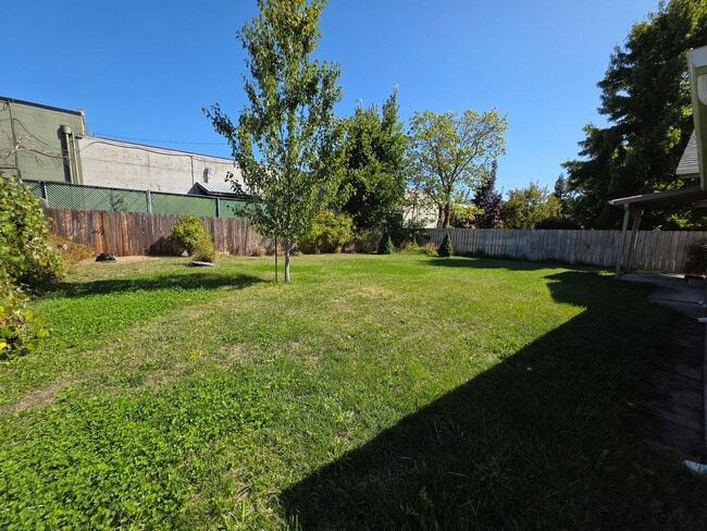 Building Photo - 1229 NW Conklin Ave