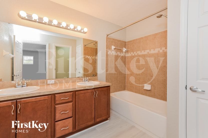 Building Photo - 109 8th St