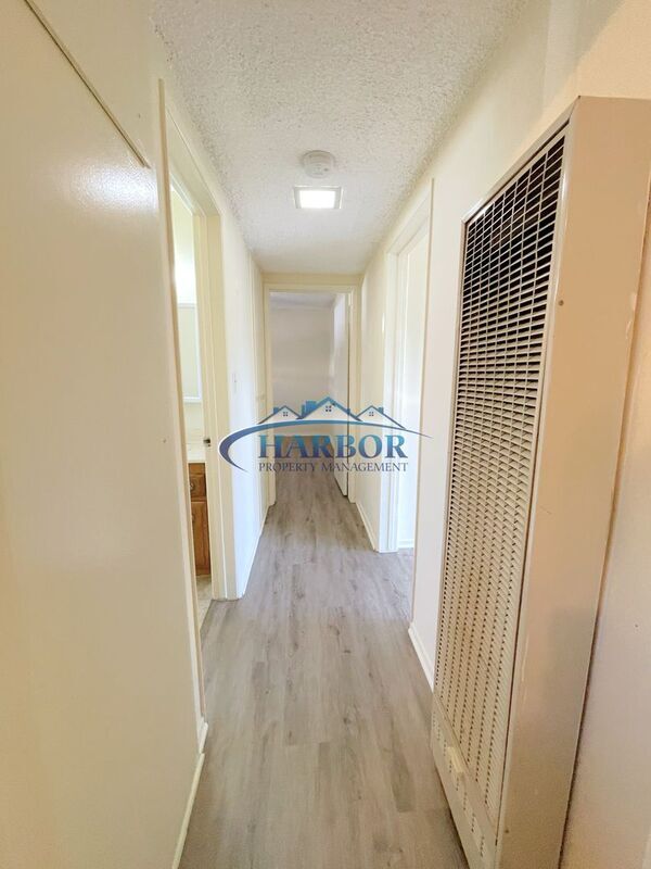 Building Photo - 772 W 10th St