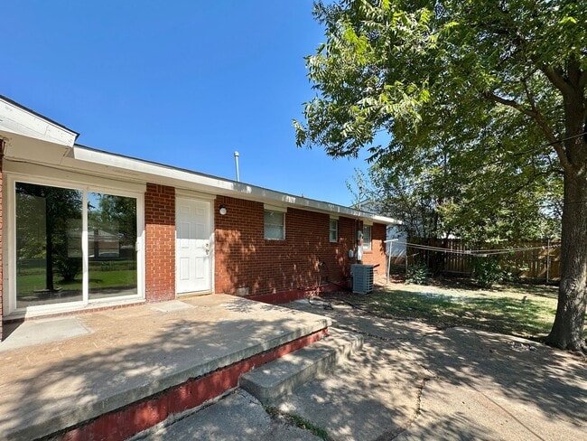 Building Photo - 1502 NW 47th St