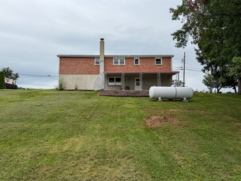 Building Photo - 1435 Bowmansville Rd
