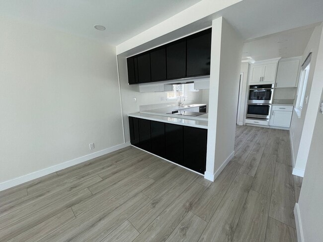 Building Photo - 3 bedroom 2 bath home in desired neighborhood