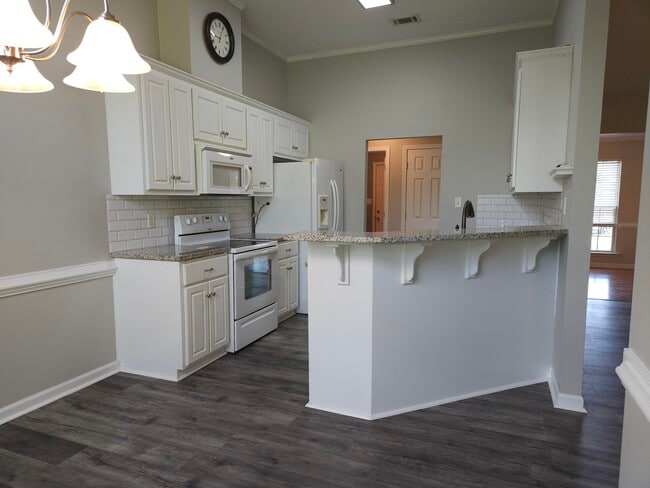 Building Photo - 219 Rainbow Falls