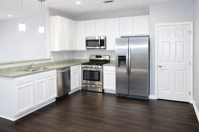 Building Photo - 9118 Clubhouse Dr