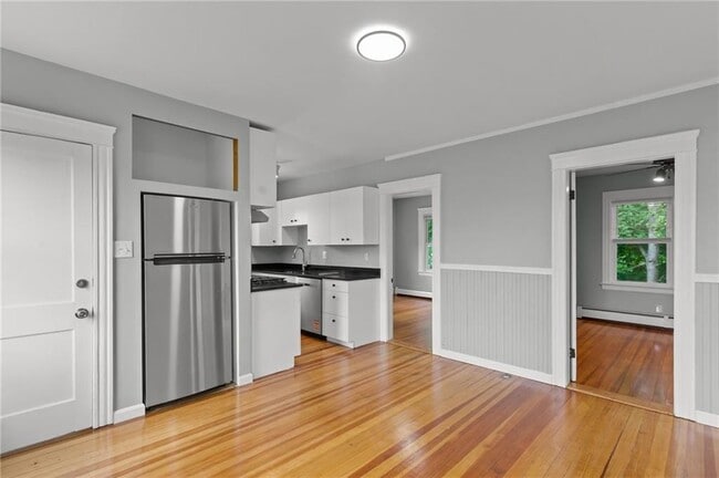 Building Photo - 100 De Pinedo St