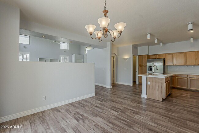 Building Photo - 927 W Azalea Pl