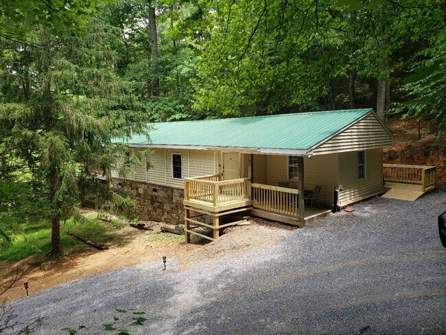 Building Photo - 1110 S Spring Hollow Rd