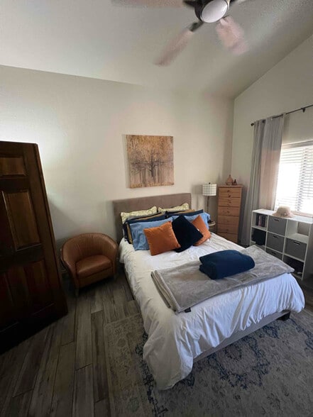 Building Photo - 946 E Cullumber St