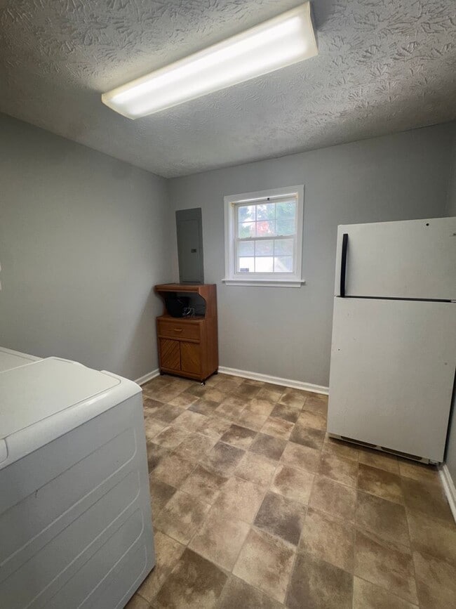 Building Photo - Beautiful 3BR Home for Rent in Toccoa, GA with Fenced Yard & 2-Car Garage