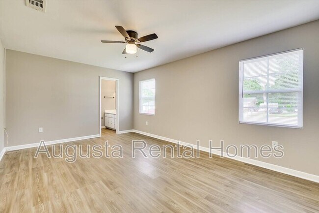 Building Photo - 3606 Cameron Dr