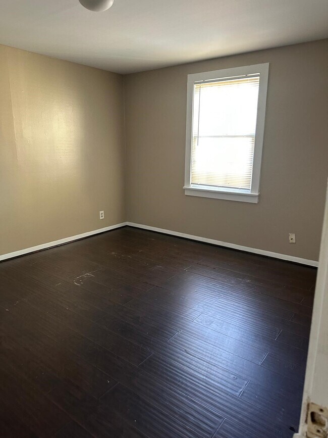 Building Photo - 800 Travis St