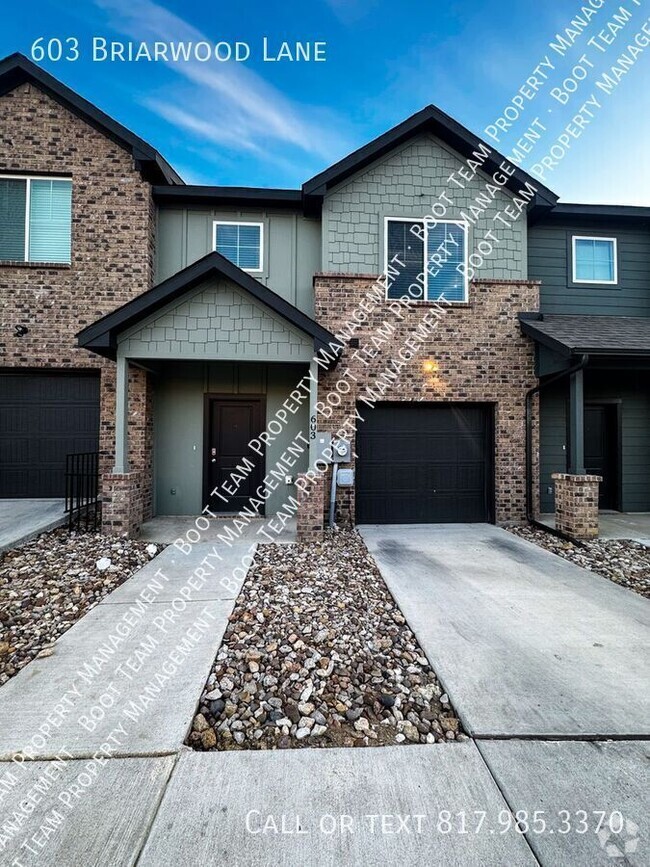 Building Photo - Modern 2022-Built Townhome with Fenced Yar...