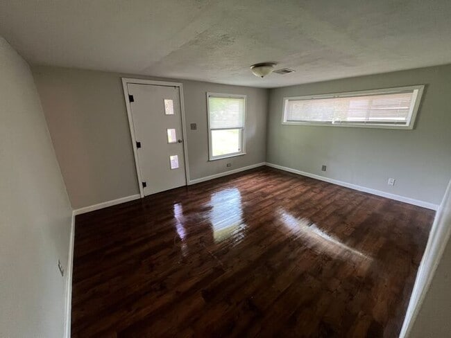 Building Photo - 2 bedroom Single Family Home Niles