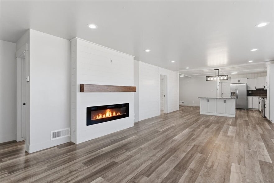 Building Photo - 5564 S 2425 W