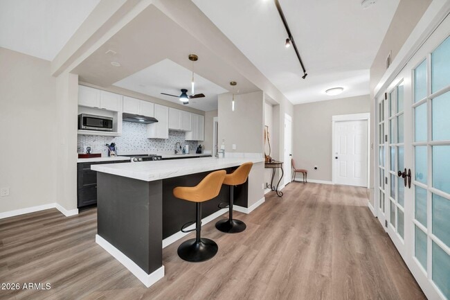 Building Photo - 7368 E Pleasant Run