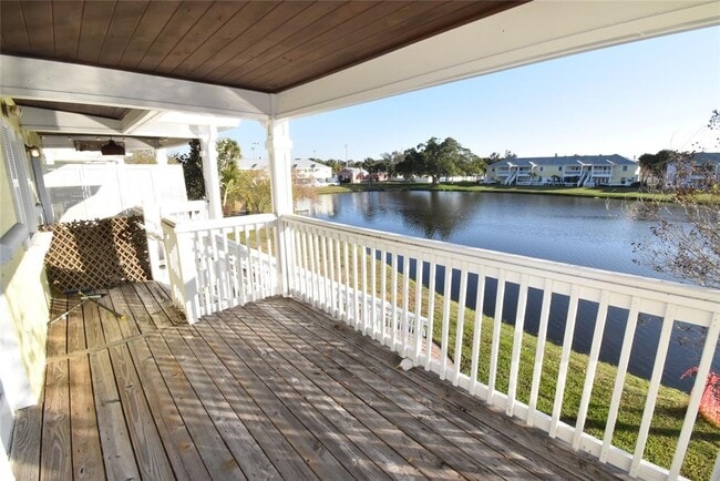 Building Photo - 220 Pompano Dr SE