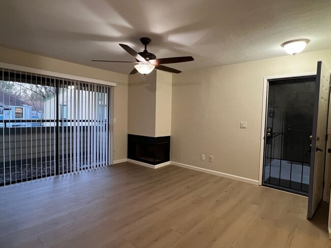 Building Photo - Updated South Natomas Condo