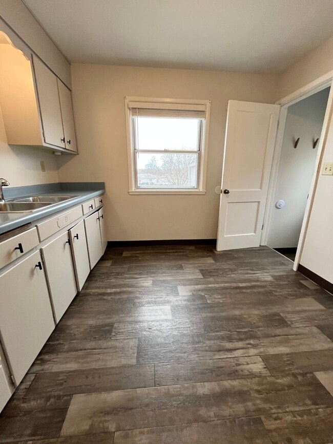 Building Photo - 2 Bed/1 Bath Rental Home!