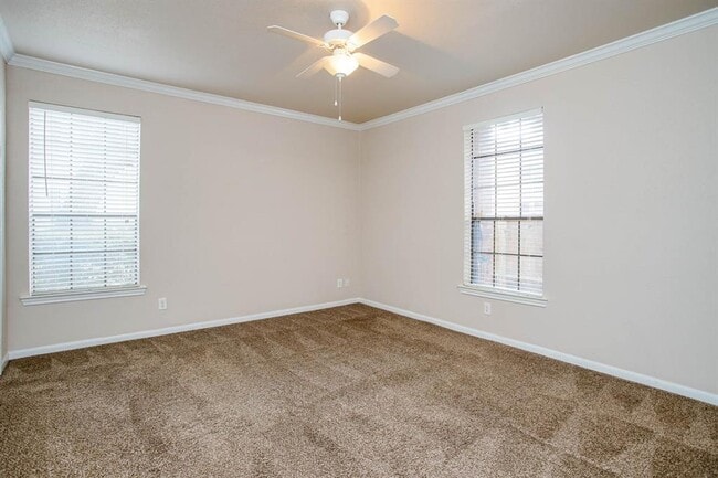 Building Photo - 2255 Braeswood Park Dr