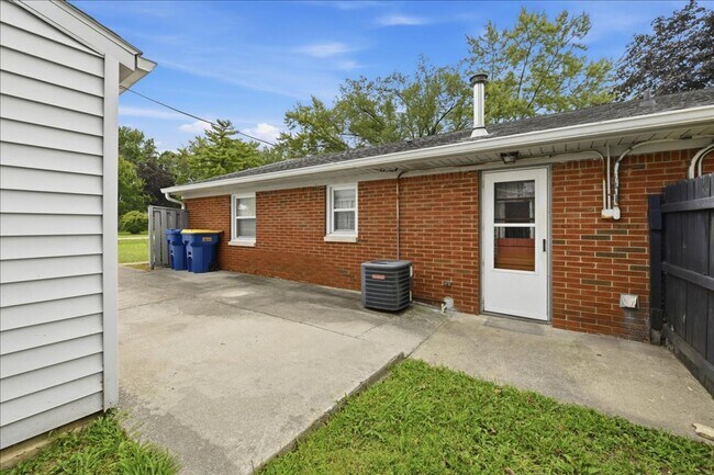 Building Photo - 5420 N Sadlier Dr