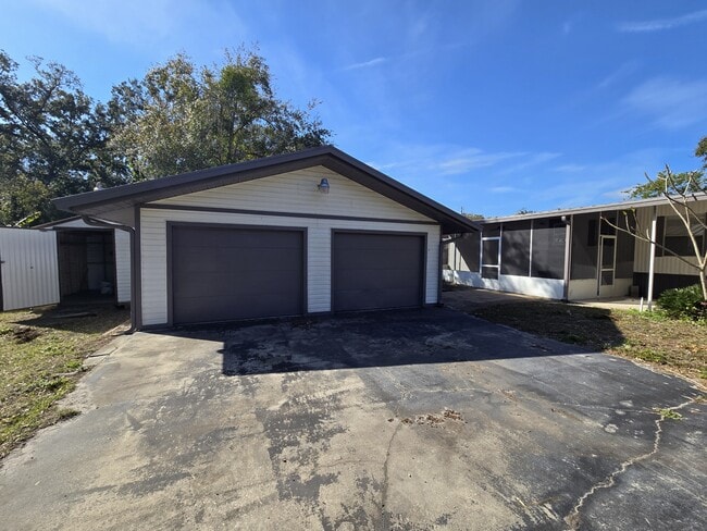 Building Photo - 2875 Bay Ave