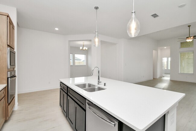 Building Photo - 211 Amaranth Wy