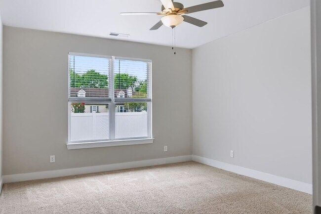 Building Photo - Beautiful 4 Bedroom, 3 Bath Home + Bonus - Available in Smyrna!