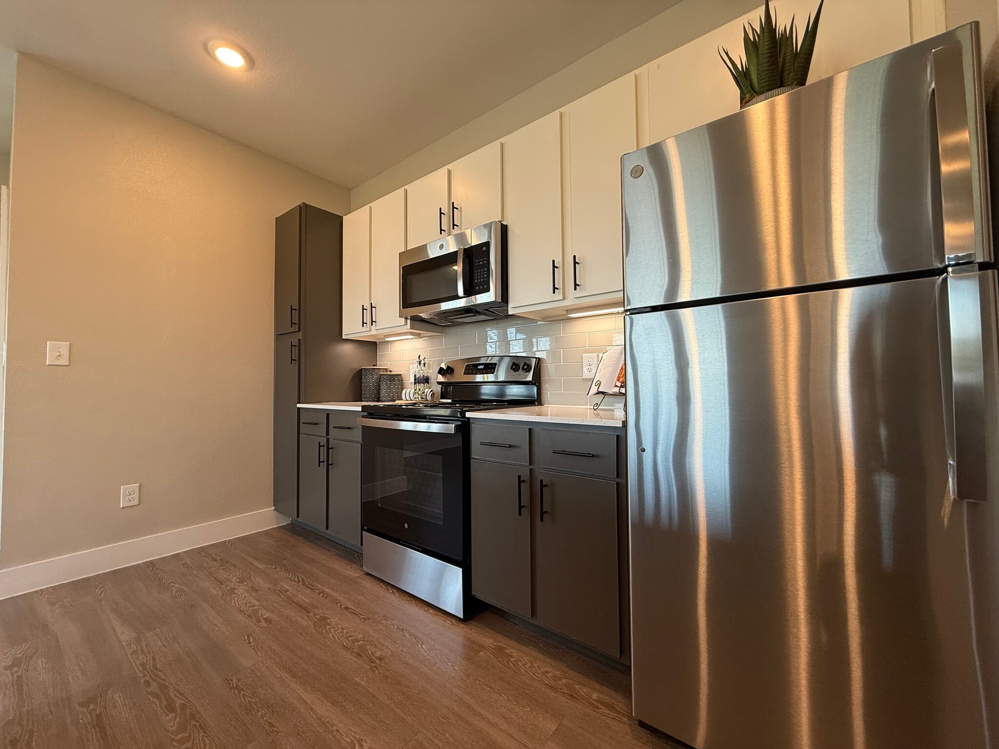 Building Photo - 3144 Gorge Way