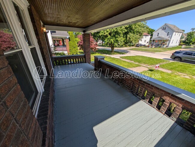 Building Photo - Charming 2-Bedroom Brick Home with Covered Porch