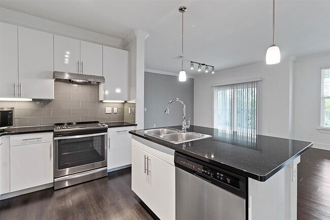 Building Photo - 3300 Towers Blvd