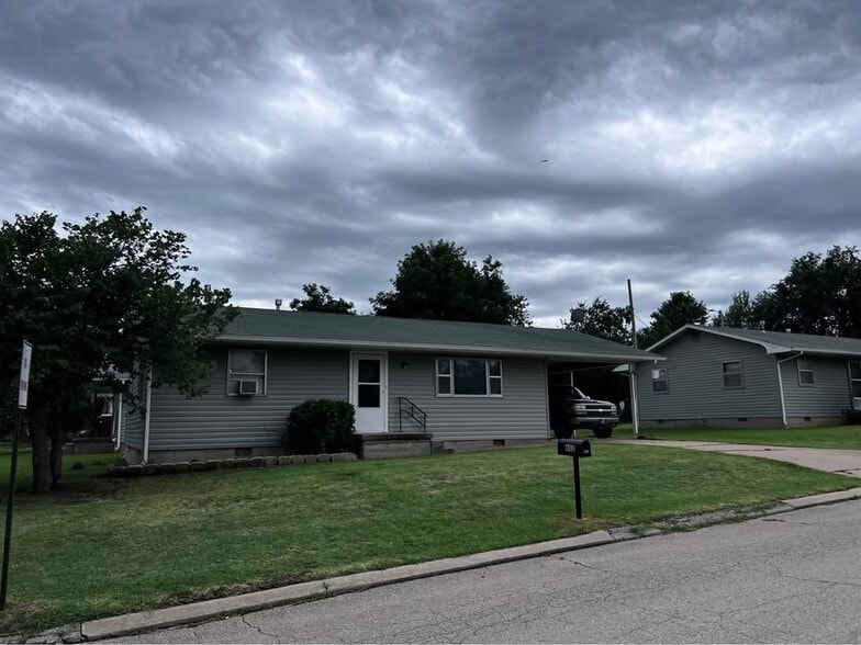 Building Photo - 602 Kaw St