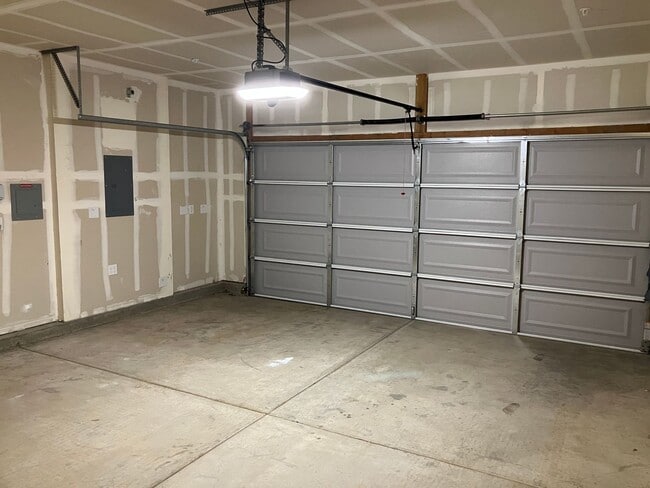 Building Photo - 1977 Apiary Wy